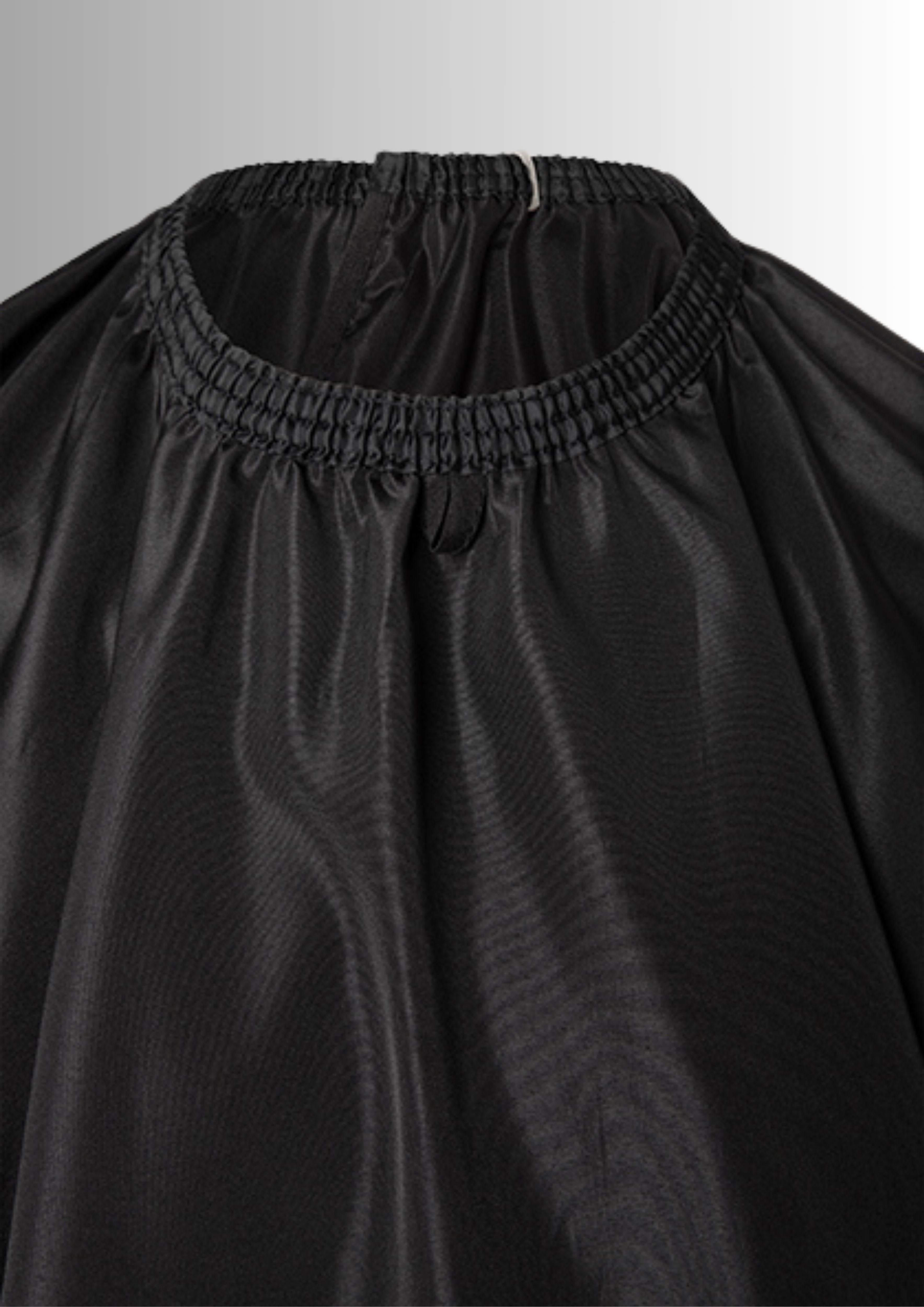 Friseurumhang mit Handdurchgriffen